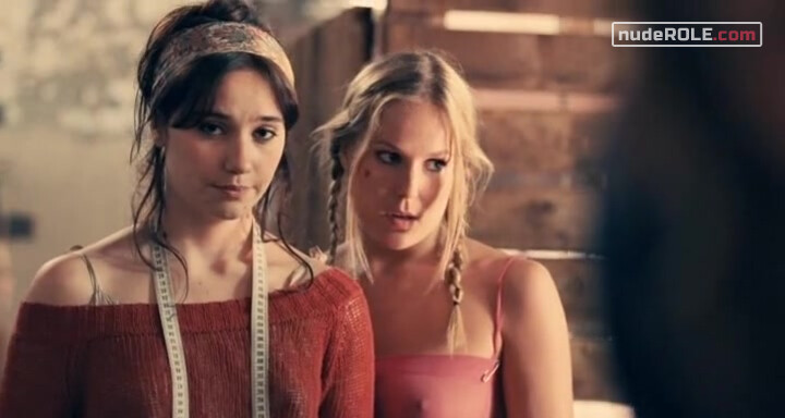 4. Rosa sexy – My Queen Karo (2009)
