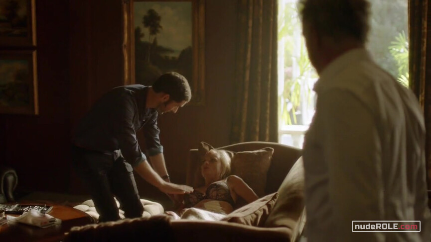 3. Joanne Martin sexy – Rush s01e09 (2014)