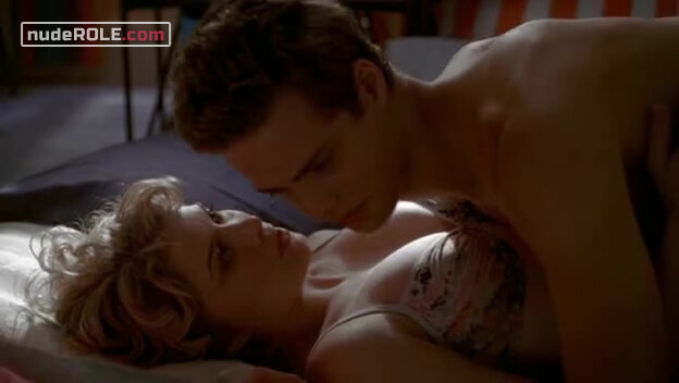 7. Brynn sexy – Big Love s01e10 (2006)
