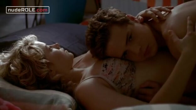 8. Brynn sexy – Big Love s01e10 (2006)