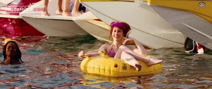 1. Sorority Girl (Inner-tube) sexy – Piranha 3D (2010)