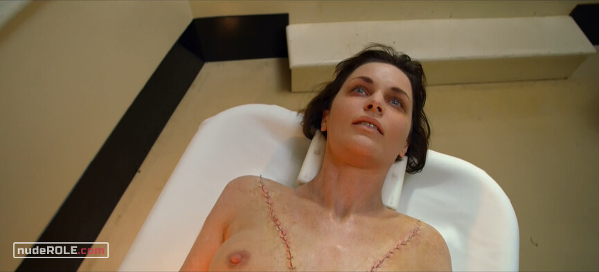 1. Female Cadaver nude – Ratched s01e01-02 (2020)