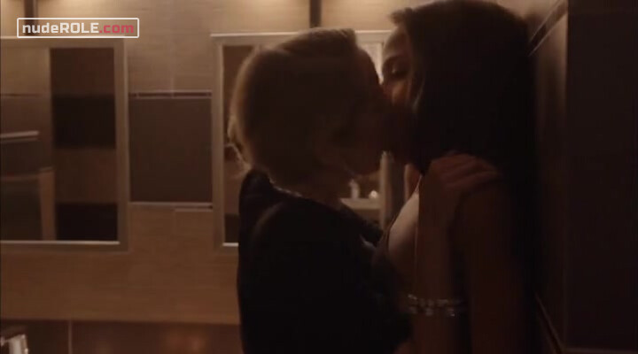 1. Rachel Norbert sexy, April sexy – House of Lies s01e01 (2012)