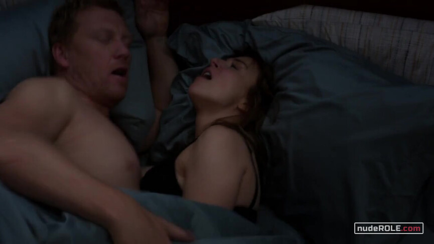 1. Amelia Shepherd sexy – Grey's Anatomy s15e03 (2018)