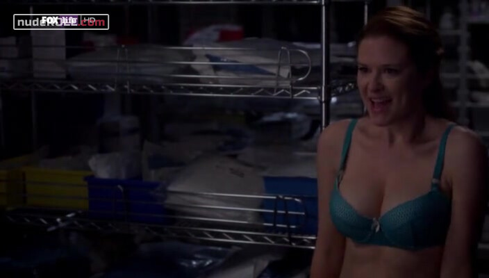 1. April Kepner sexy – Grey's Anatomy s11e16 (2014)