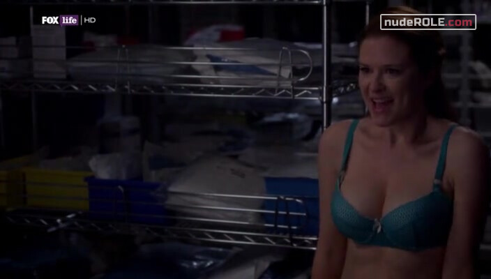 1. April Kepner sexy – Grey's Anatomy s11e16 (2014)