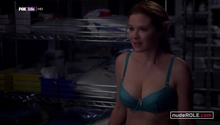 3. April Kepner sexy – Grey's Anatomy s11e16 (2014)