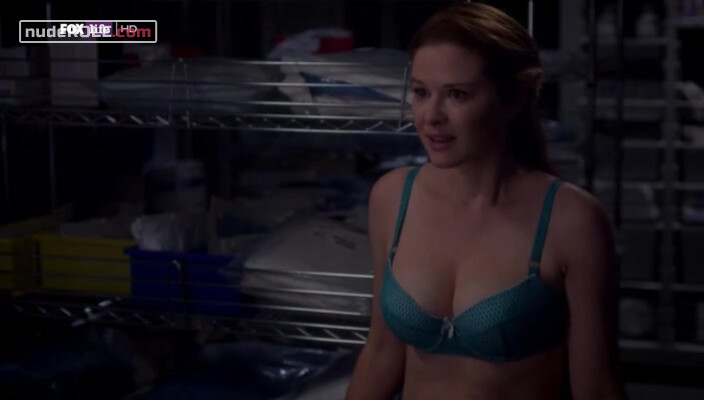 3. April Kepner sexy – Grey's Anatomy s11e16 (2014)