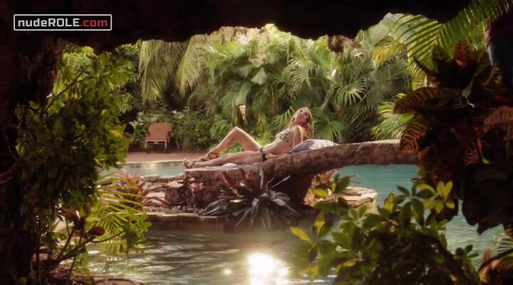 1. Nikki sexy – The Glades s04e04 (2013)