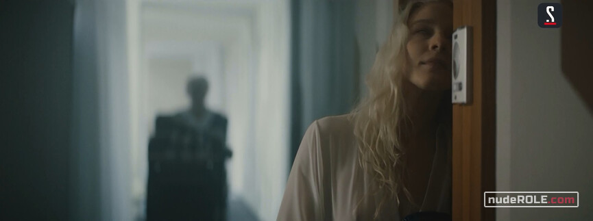 6. Vera nude, Nadya nude – V kletke s01e05 (2019)