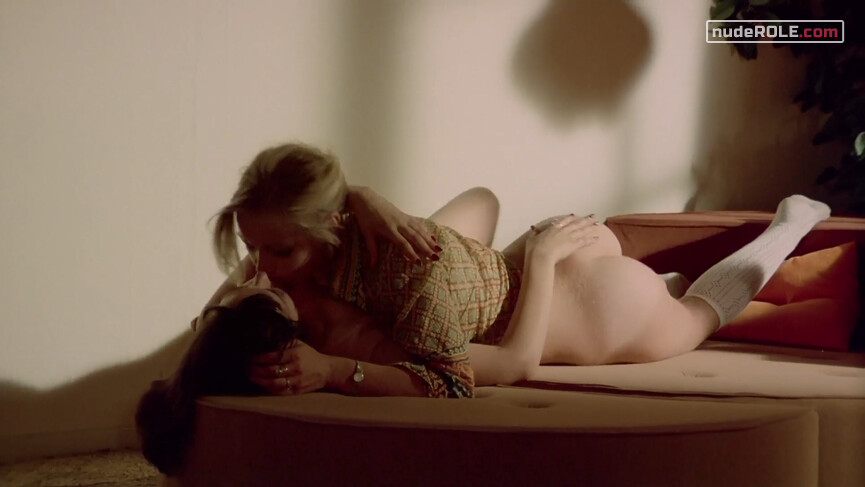 20. Cynthia nude, Lola nude – Downtown (1975)