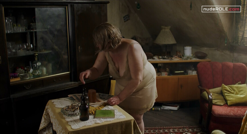 12. Frida nude, Gerda Voss nude – The Golden Glove (2019)