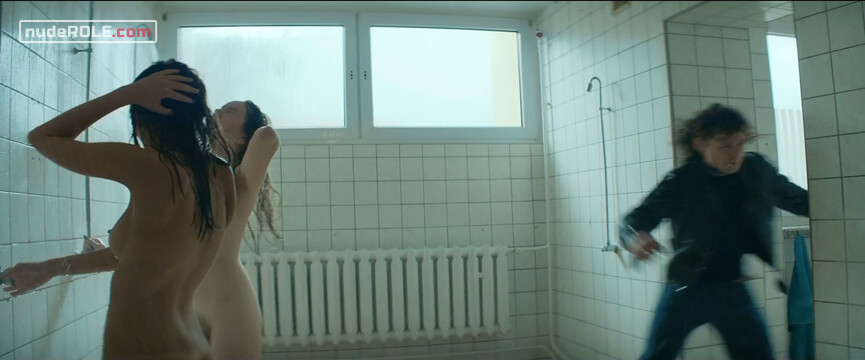 1. Ewa nude, Gra?yna nude – Breaking the Limits (2017)