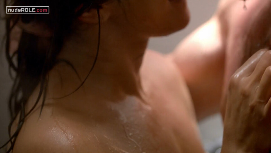 5. Alex Parrish sexy, Natalie Vasquez sexy – Quantico s01e06 (2015)