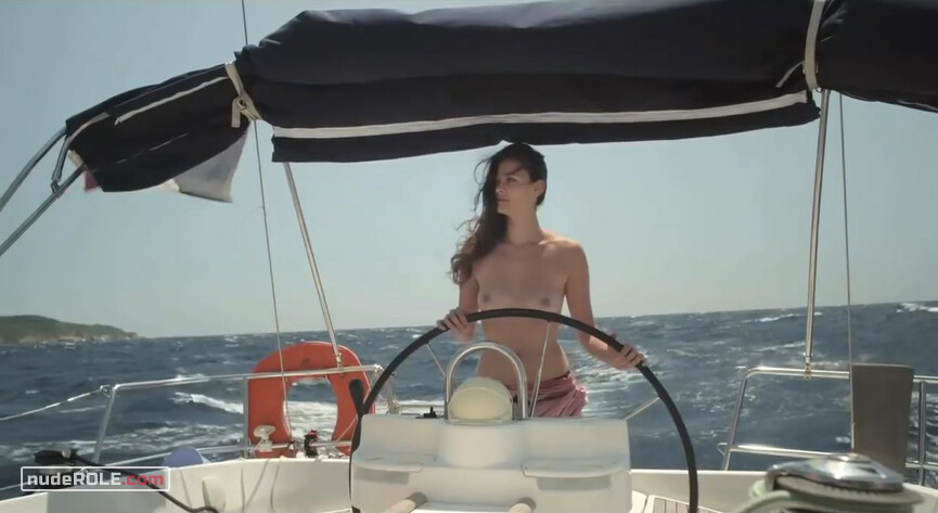 2. Vanessa nude, Olga sexy – Interlude (2013)