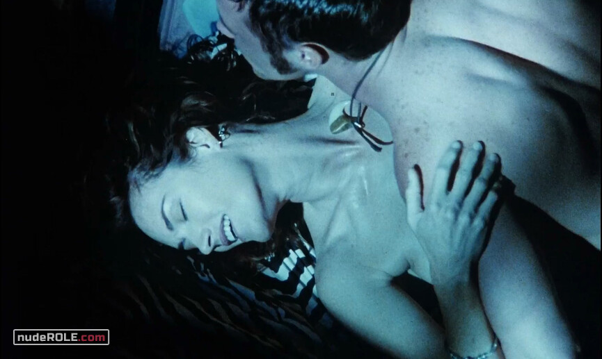 6. Wendy Robinson nude, Saarke Haarhoff nude – Dust Devil (1992)