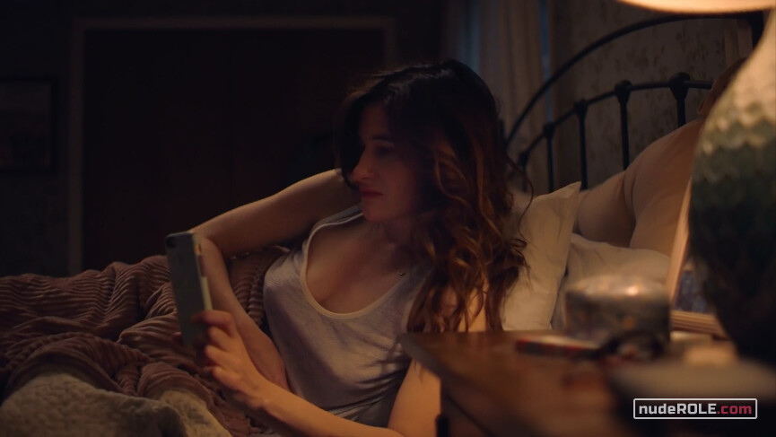 1. Eve Fletcher sexy, Chloe sexy – Mrs. Fletcher s01e06 (2019)