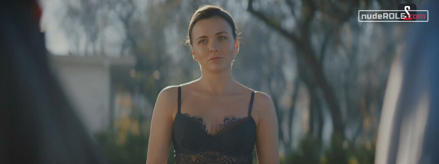 6. Vera sexy, Nadya nude – V kletke s01e04 (2019)