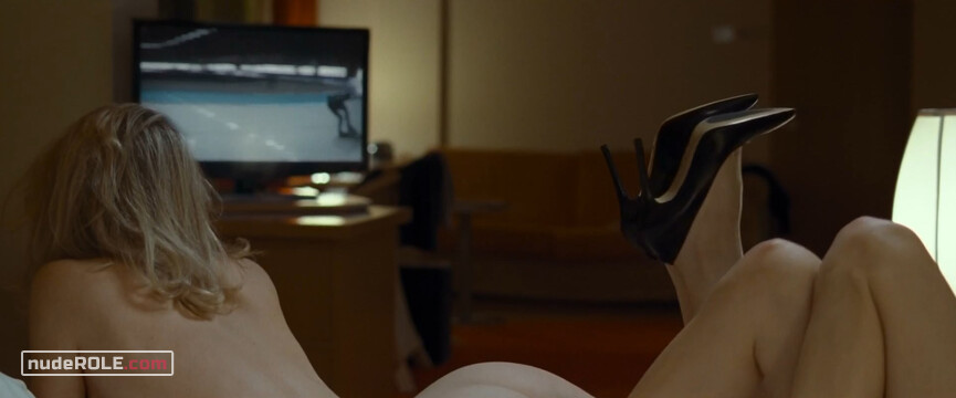 3. Lola nude, Elise nude, Conny nude – The Ground Beneath My Feet (2019)