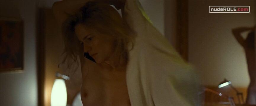 9. Lola nude, Elise nude, Conny nude – The Ground Beneath My Feet (2019)