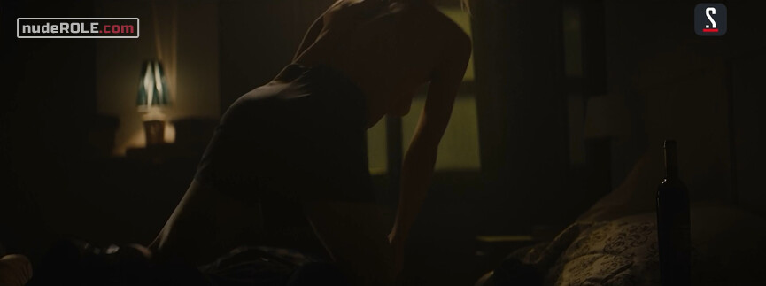 1. Izabel nude, Nadya nude – V kletke s01e09 (2019)