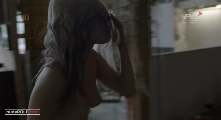 6. Ju nude, Anna nude – The Best Fireworks Ever (2017)