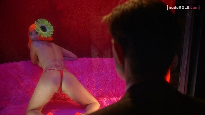 16. Peep-Show Girl nude, Club Waitress sexy – Edmond (2005)