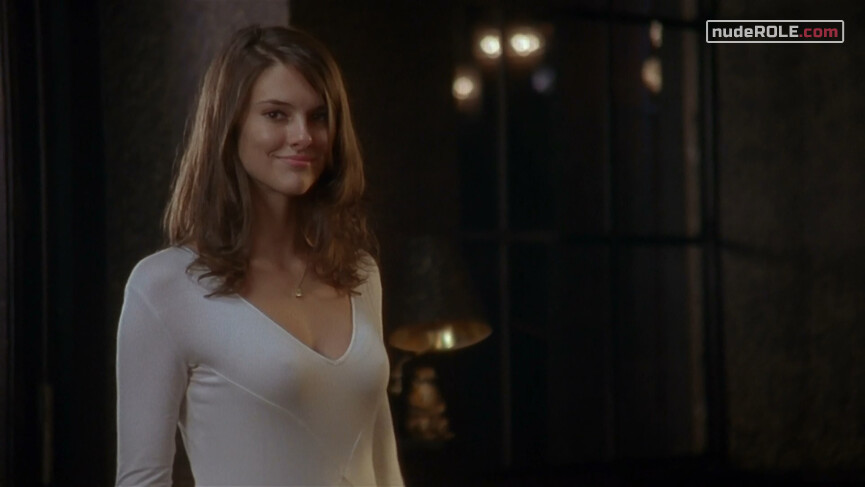 2. Peep-Show Girl nude, Club Waitress sexy – Edmond (2005)
