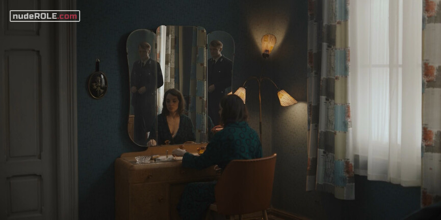 9. Hannah Kahnwald nude – Dark s03e04 (2020)