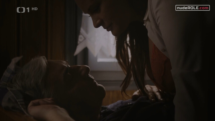 5. Lida Klasnova sexy – Doktor Martin s01e06-07 (2015)