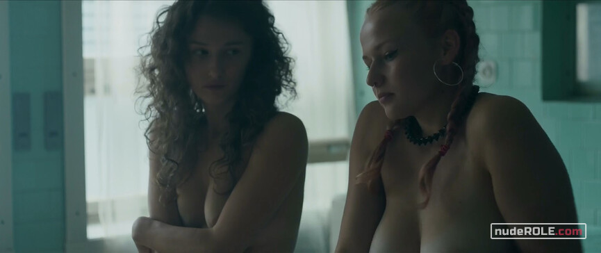 1. Nada nude, Evelyn nude – Scumbag (2020)