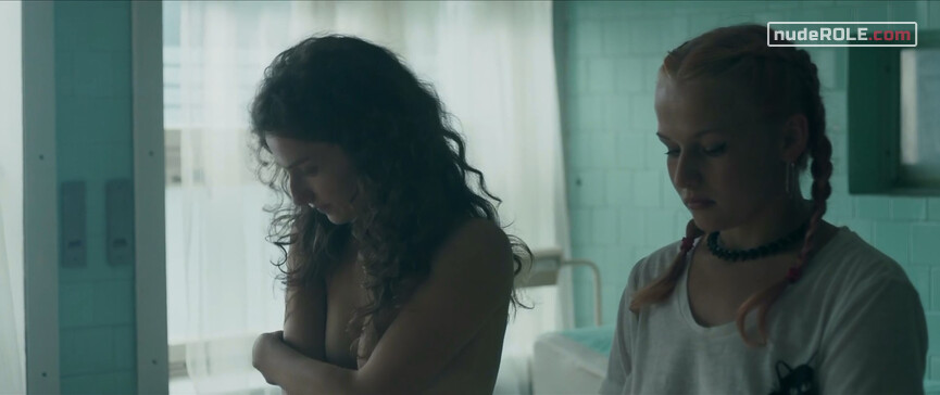 3. Nada nude, Evelyn nude – Scumbag (2020)