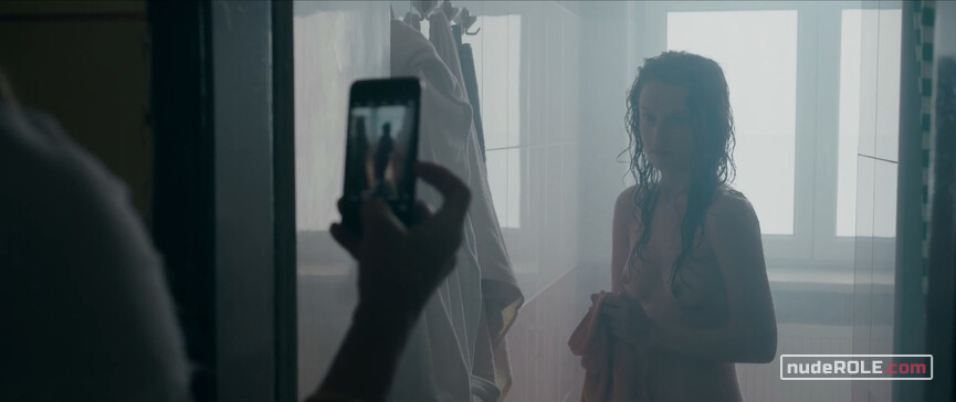 6. Nada nude, Evelyn nude – Scumbag (2020)