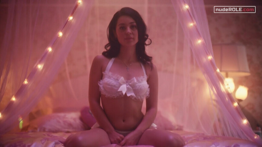 2. Maddy Perez sexy, Jules Vaughn sexy – Euphoria s01e02 (2019)