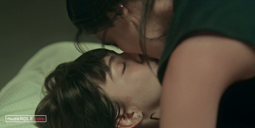 9. Zoe sexy – Dark Desire s01e02 (2020)