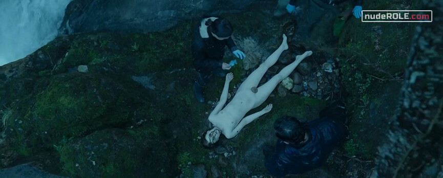4. Amaia Salazar nude, Ainhoa Elisazu nude – The Invisible Guardian (2017)