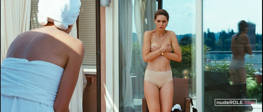12. Alice nude, Eva (Fabiana) sexy – Escort in love (2011)