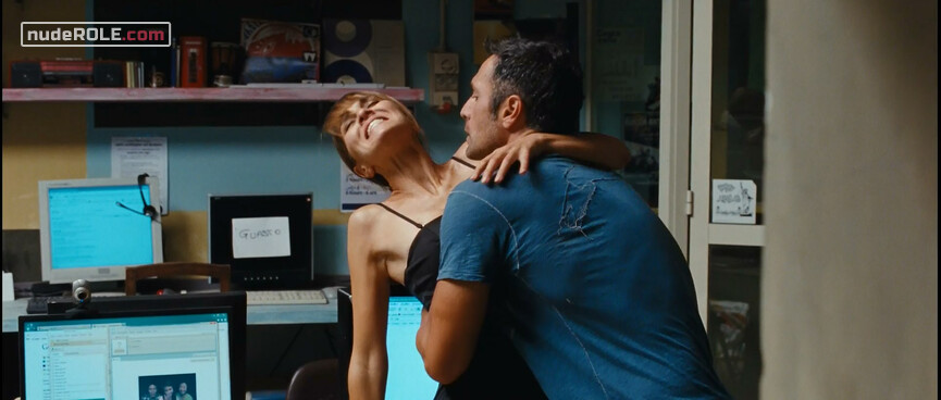 37. Alice nude, Eva (Fabiana) sexy – Escort in love (2011)
