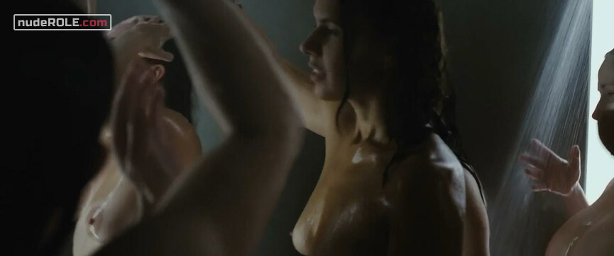 15. Naomi nude, Fama nude – Nude Area (2014)