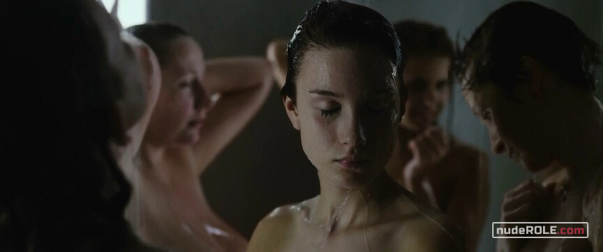 19. Naomi nude, Fama nude – Nude Area (2014)