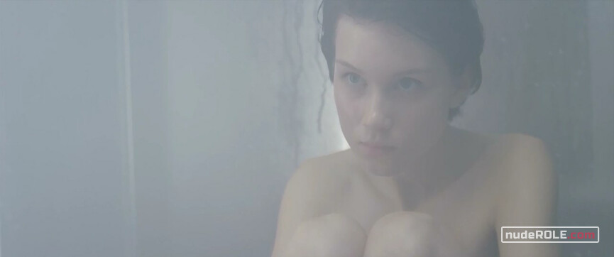 20. Naomi nude, Fama nude – Nude Area (2014)