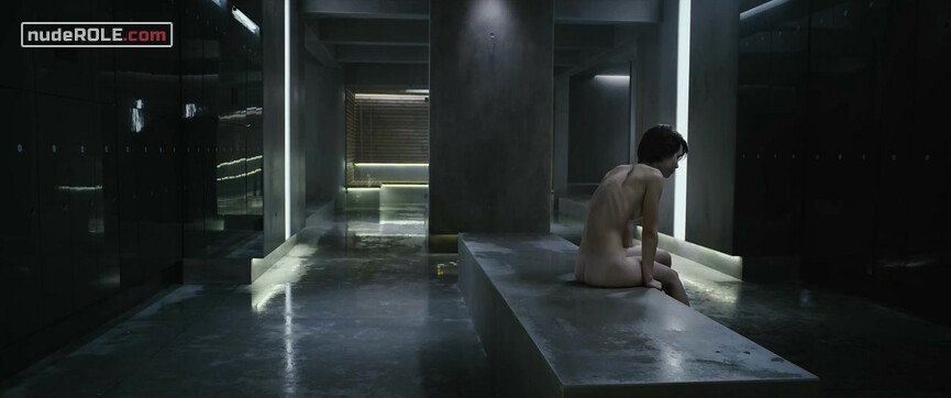 25. Naomi nude, Fama nude – Nude Area (2014)