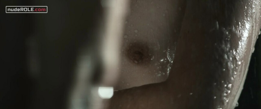 3. Naomi nude, Fama nude – Nude Area (2014)