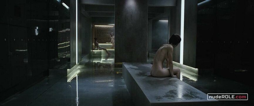 8. Naomi nude, Fama nude – Nude Area (2014)