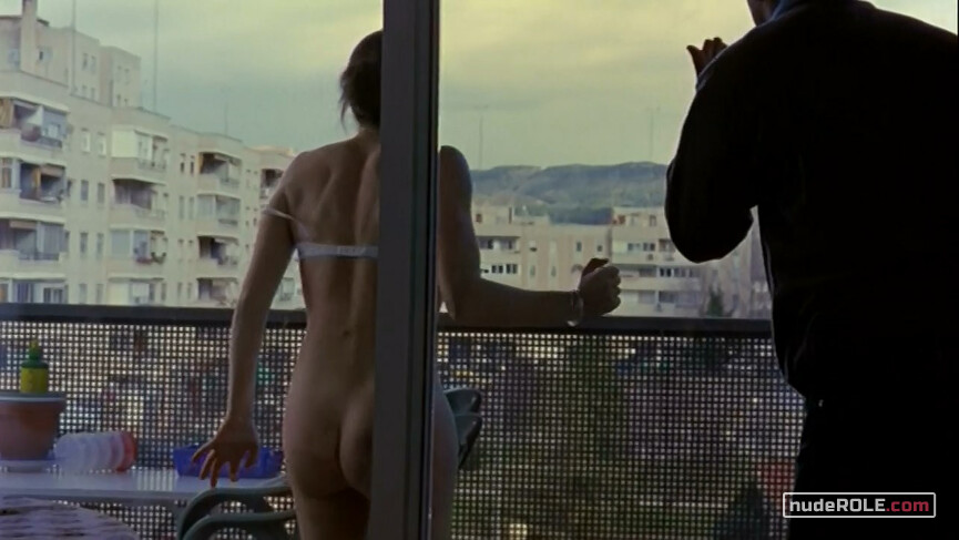 16. Pilar nude – Take My Eyes (2003)