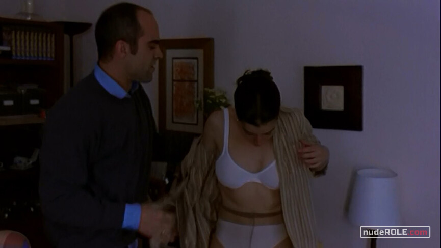 9. Pilar nude – Take My Eyes (2003)