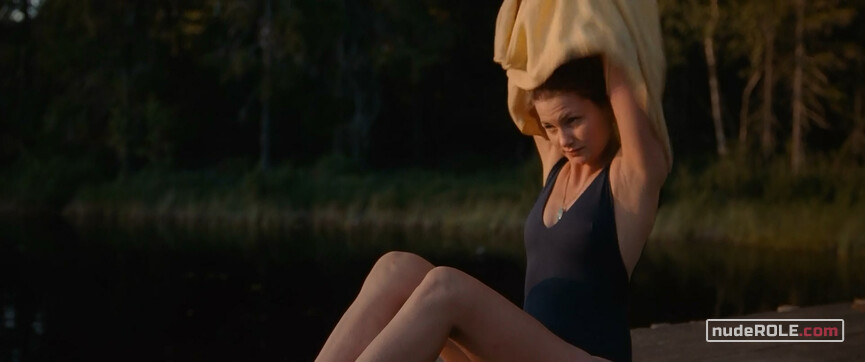 3. Lillian nude, Sonja sexy – Lake of Death (2019)