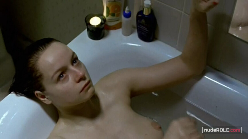 2. Morvern Callar nude, Lanna Phimister nude – Morvern Callar (2002)