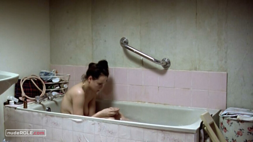 9. Morvern Callar nude, Lanna Phimister nude – Morvern Callar (2002)