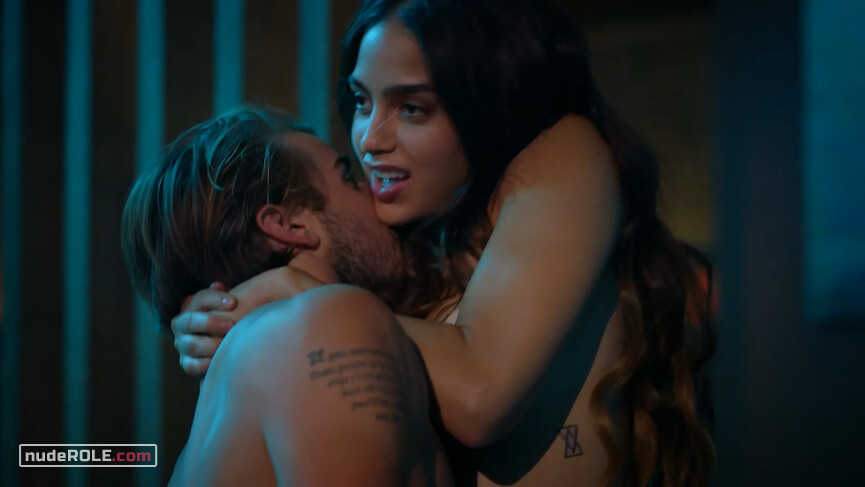 11. Lyn nude, Emma nude, Harper nude – Vida s02e01 (2019)
